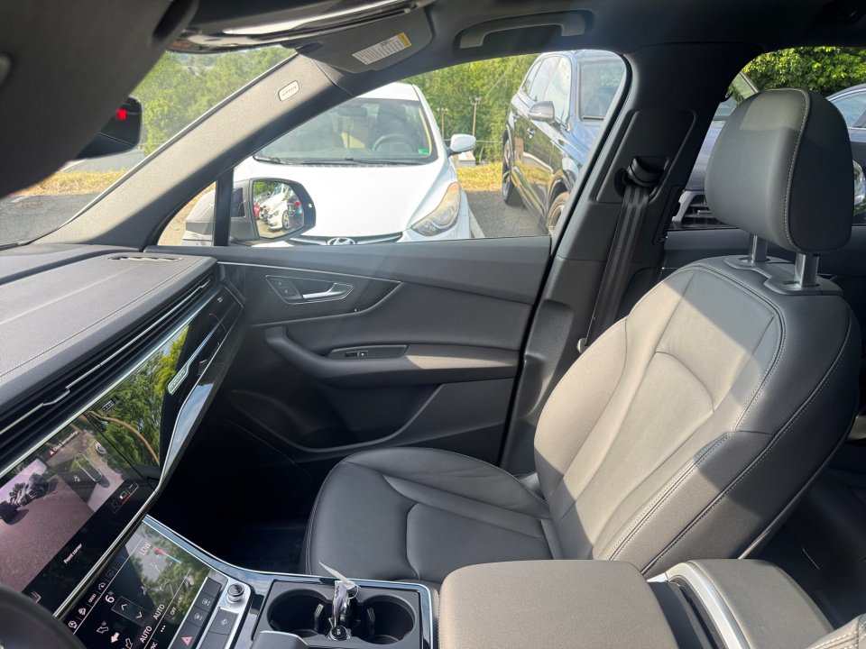 Certified 2025 Audi Q7 2.0T Premium w/ Convenience Package AWD/4WD image 28