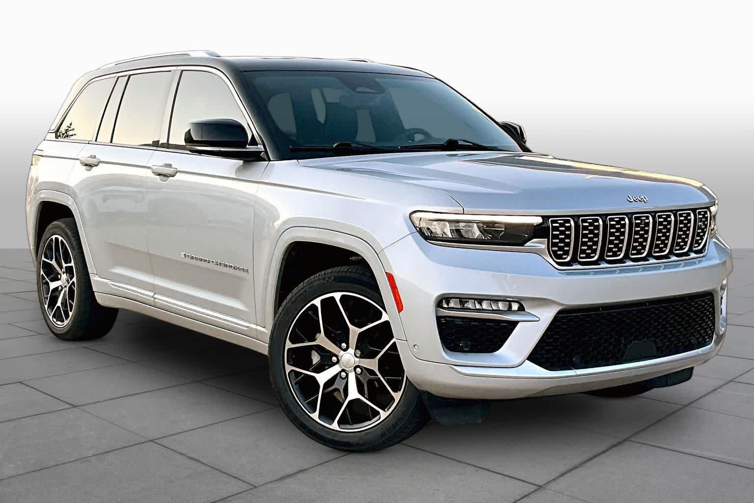 Used 2022 Jeep Grand Cherokee Summit AWD/4WD image 2