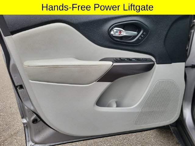 Used 2019 Jeep Cherokee Limited w/ Luxury Group AWD/4WD image 20