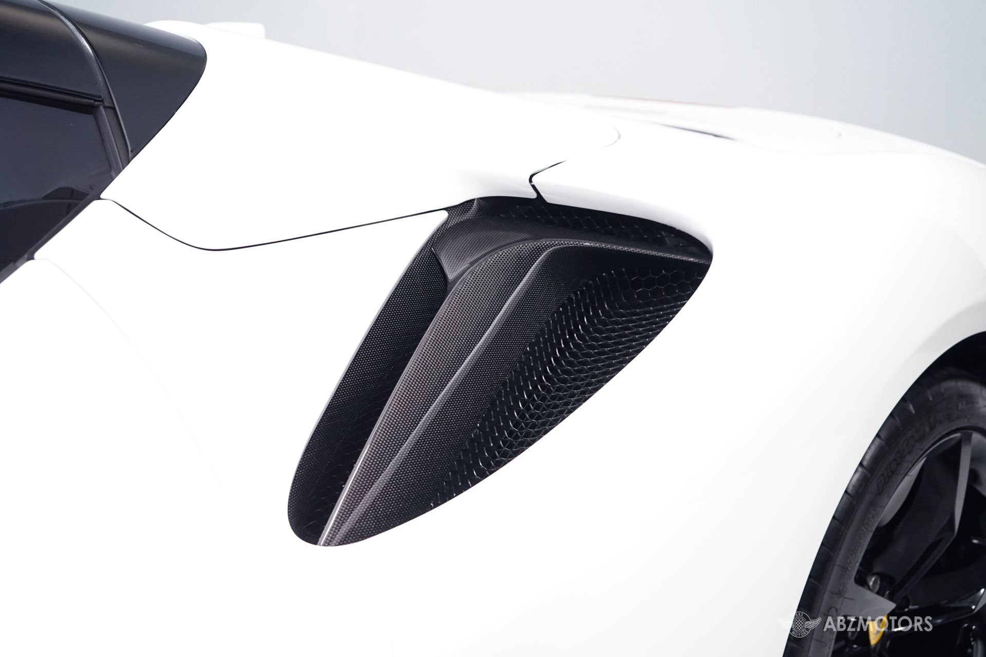 Used 2025 Ferrari SF90 Spider AWD/4WD image 10
