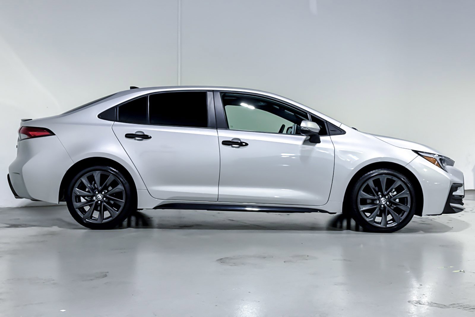 Used 2024 Toyota Corolla XSE FWD image 8