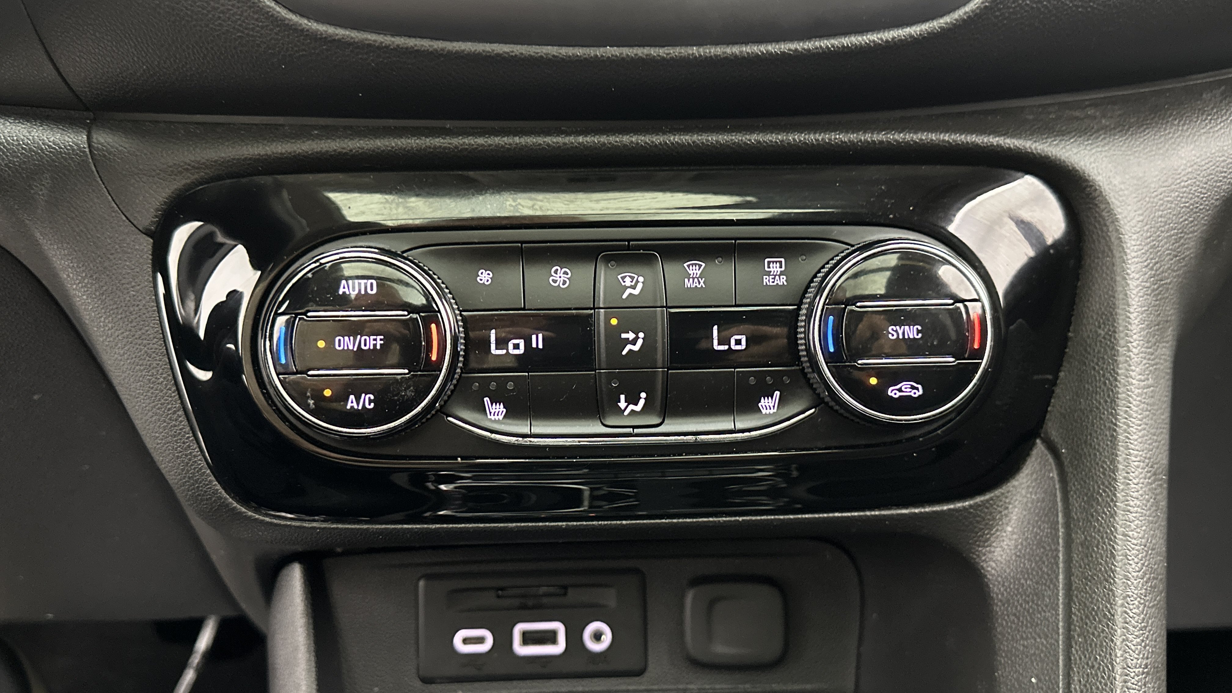 Used 2020 Buick Encore GX Select w/ Experience Buick Package AWD/4WD image 21