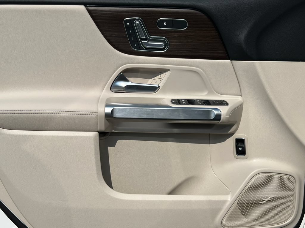 New 2026 Mercedes-Benz GLB 250 4MATIC image 12