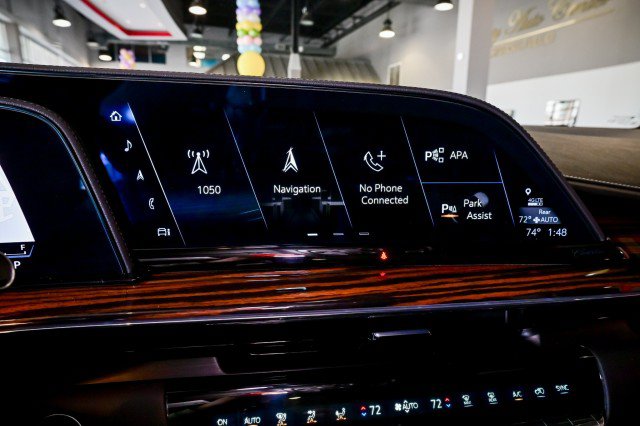 Used 2023 Cadillac Escalade ESV Premium Luxury AWD/4WD image 37