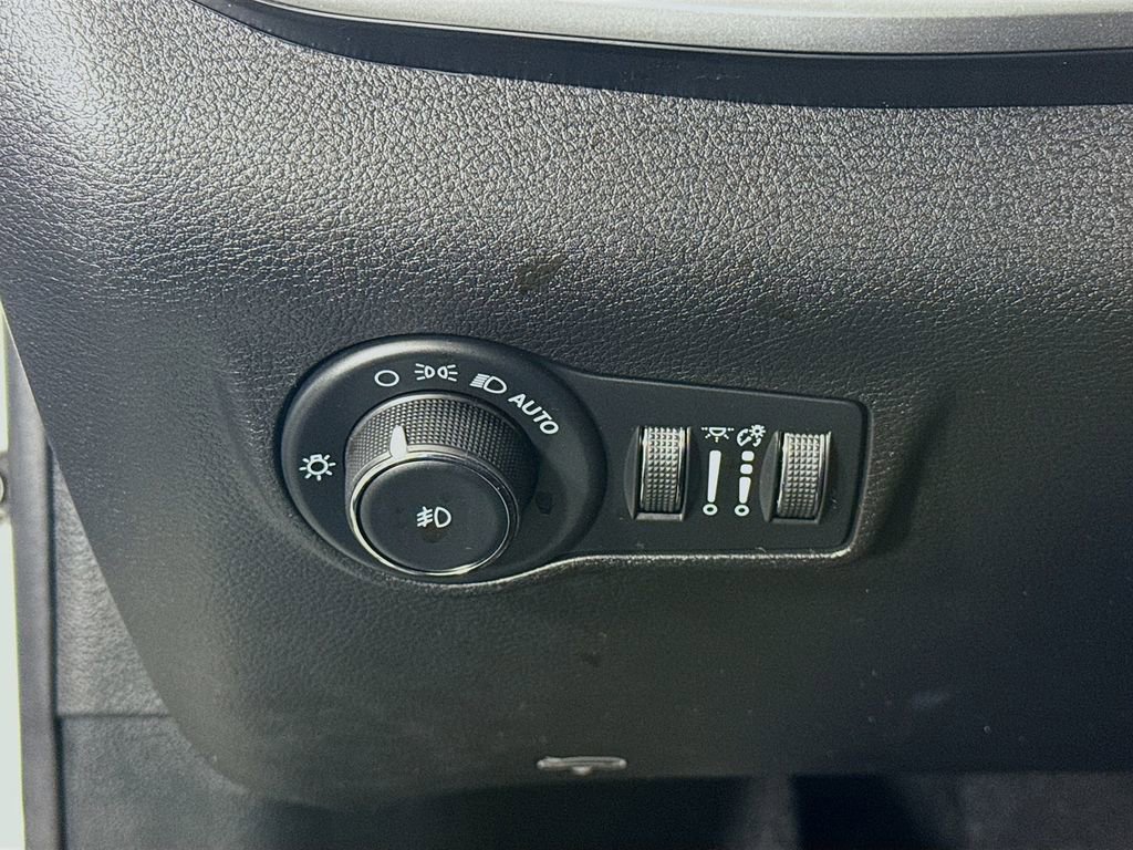 Used 2022 Jeep Compass Latitude w/ Sun and Sound Group image 20