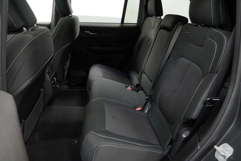 Used 2025 Jeep Grand Cherokee Laredo X AWD/4WD image 18