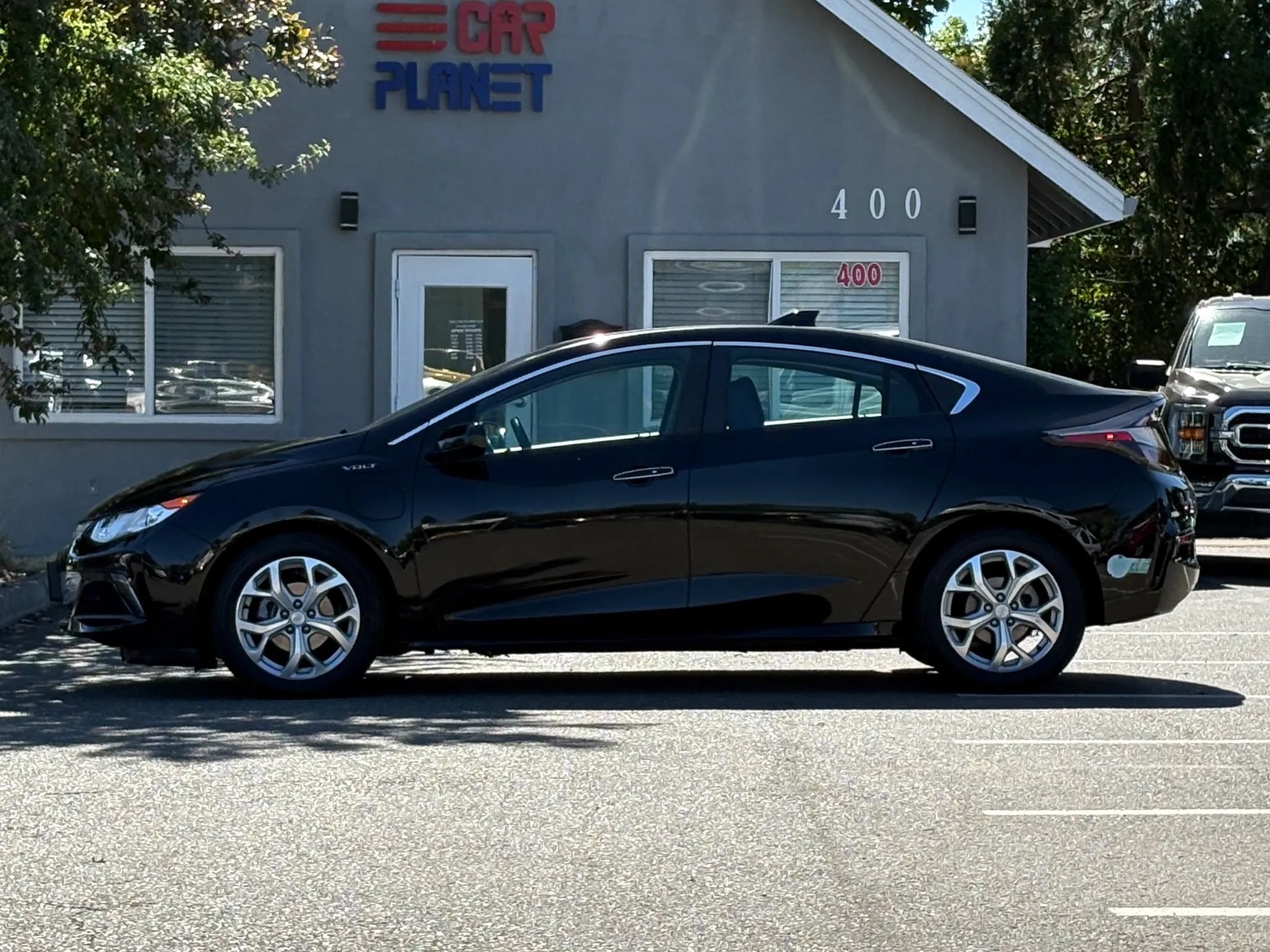 Used 2017 Chevrolet Volt Premier w/ Driver Confidence II Package FWD image 8