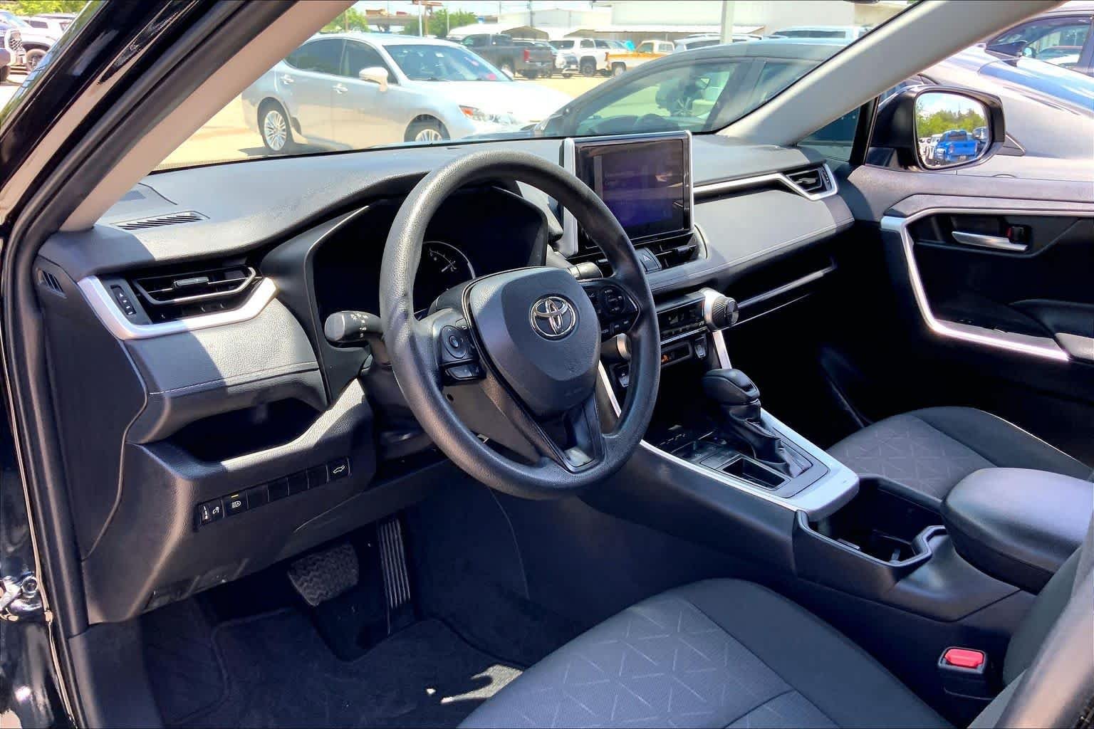 Used 2024 Toyota RAV4 XLE w/ Convenience Package FWD image 18