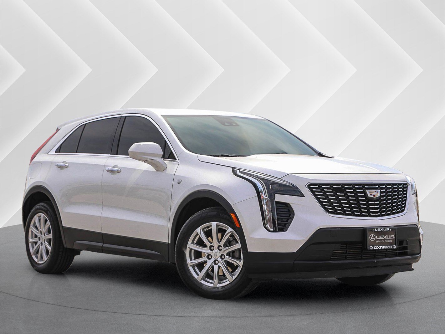 Used 2023 Cadillac XT4 Luxury w/ Cold Weather Package FWD image 1