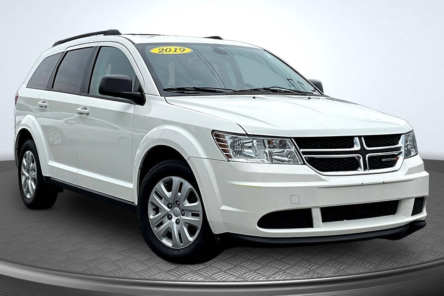 Used 2019 Dodge Journey SE FWD image 3
