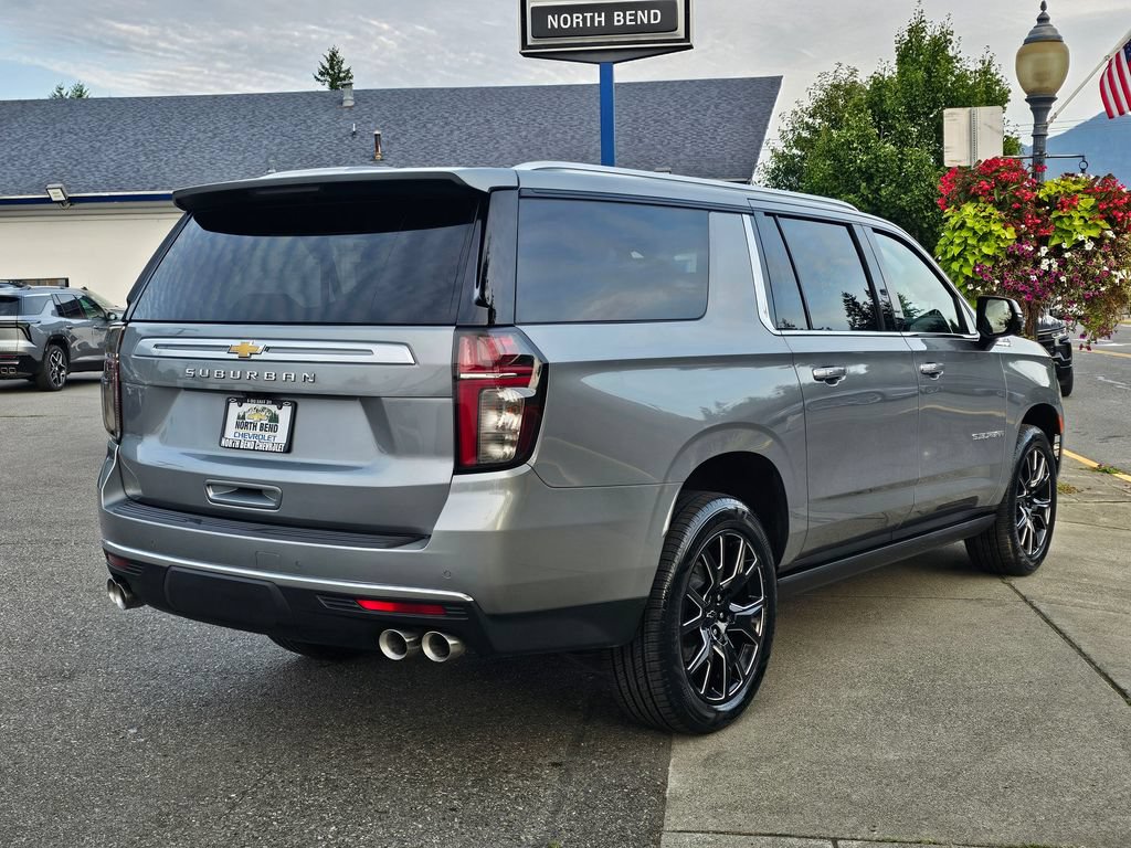 Used 2023 Chevrolet Suburban High Country w/ Premium Package 2 AWD/4WD image 5