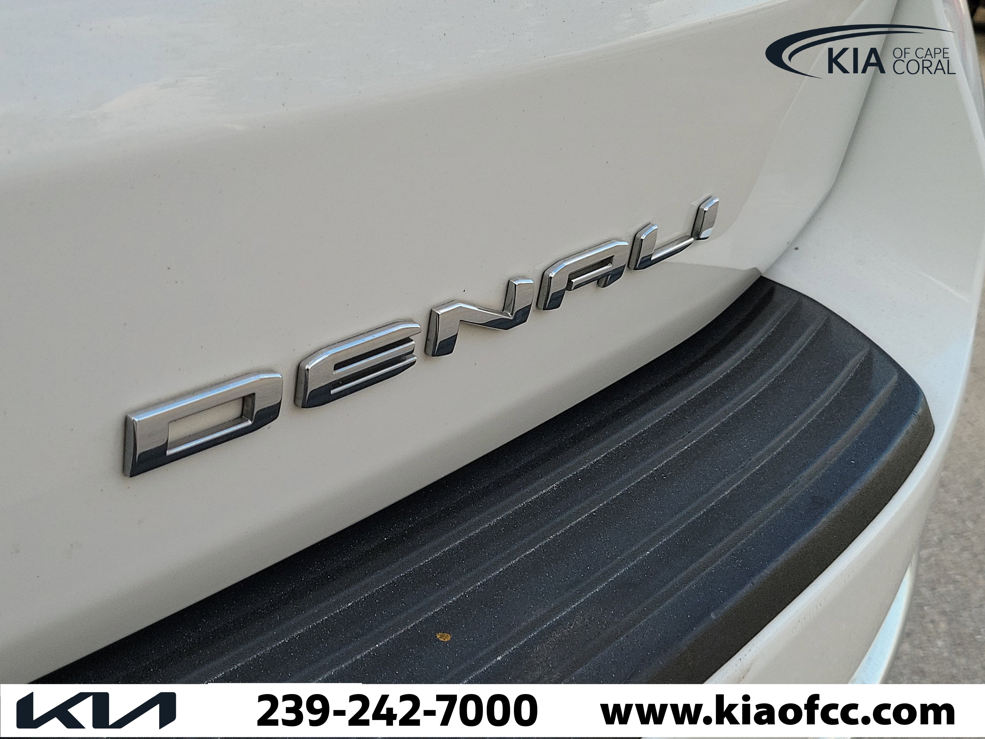 Used 2021 GMC Yukon XL Denali w/ Advanced Technology Package image 9