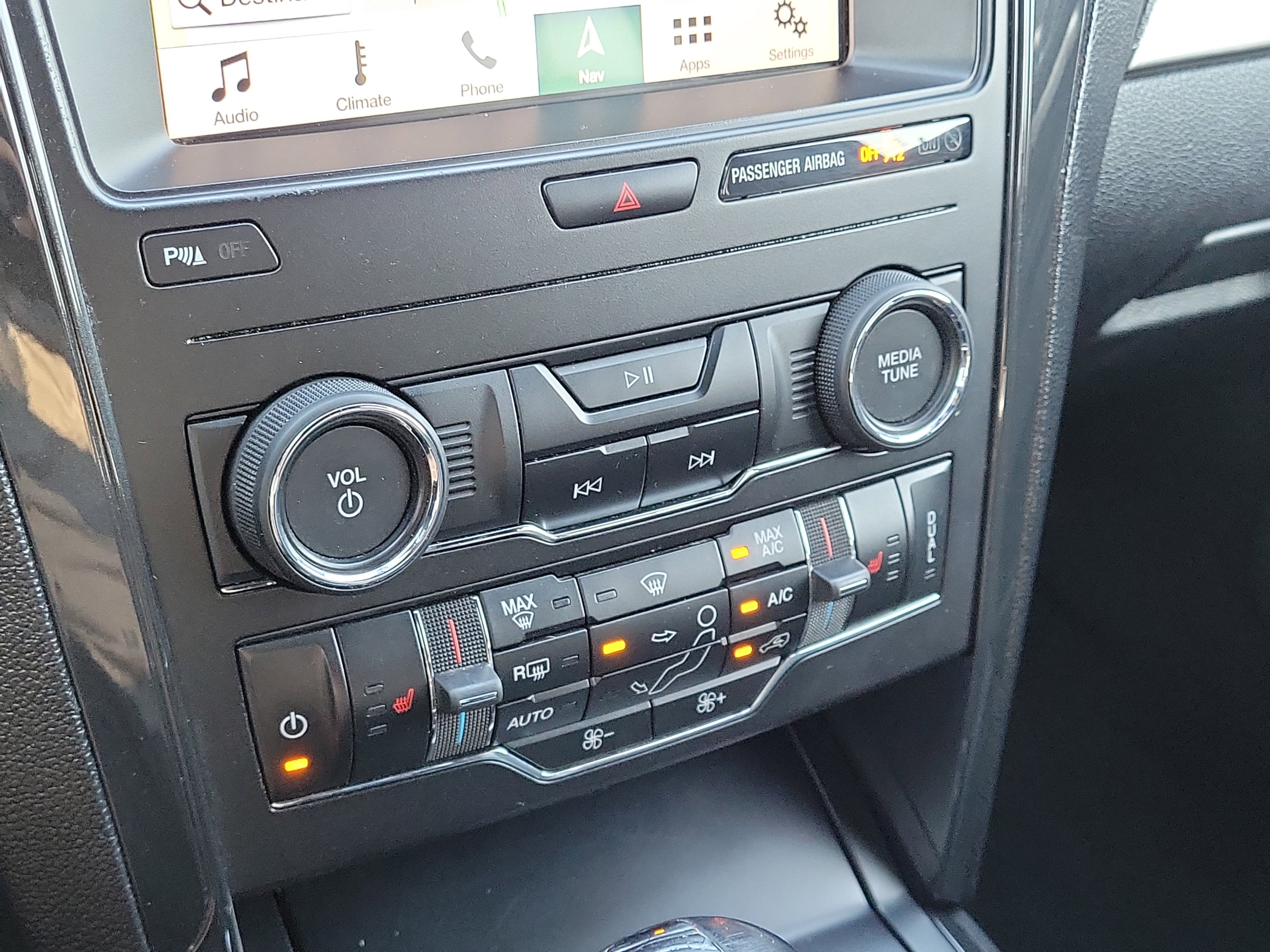 Used 2019 Ford Explorer XLT w/ Equipment Group 202A image 22