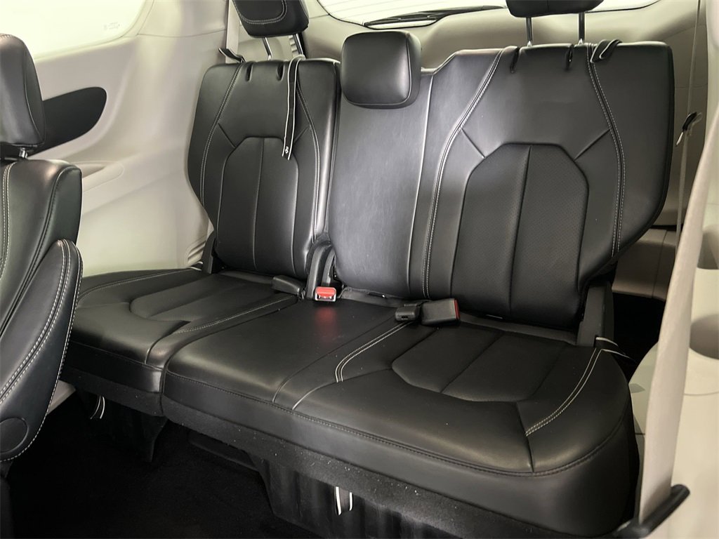 Used 2024 Chrysler Pacifica Touring-L image 25