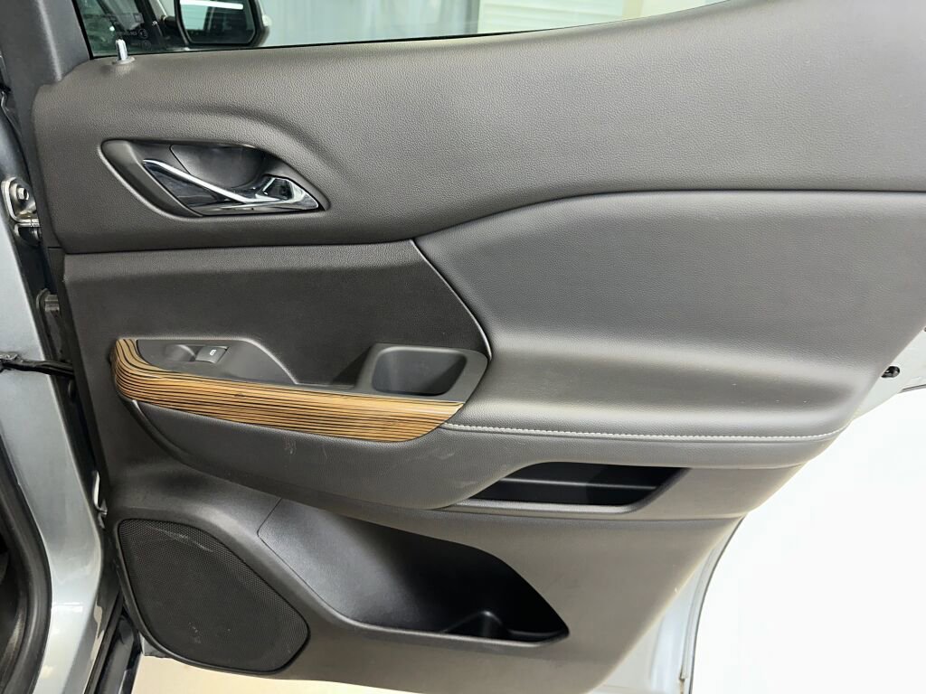 Certified 2023 GMC Acadia SLE w/ Driver Convenience Package image 28