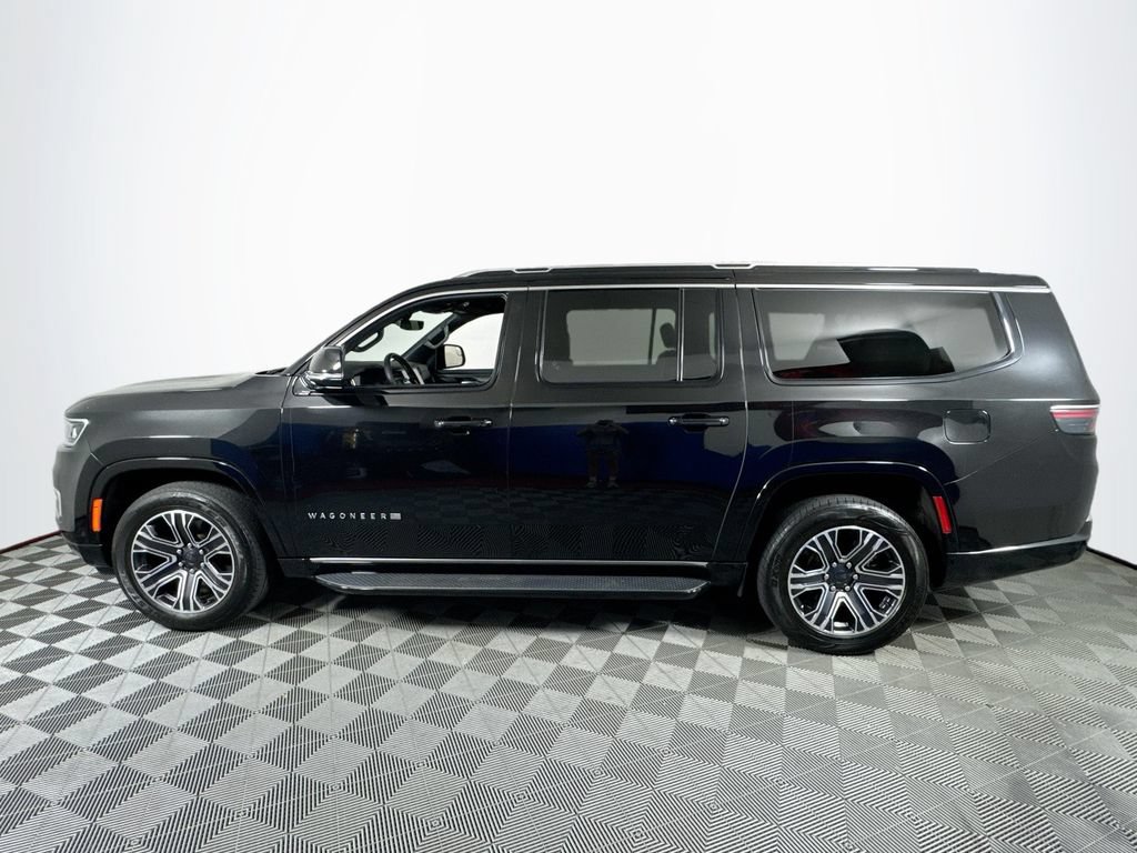 Used 2024 Jeep Wagoneer L Series II w/ Flexible Seating Group RWD image 4