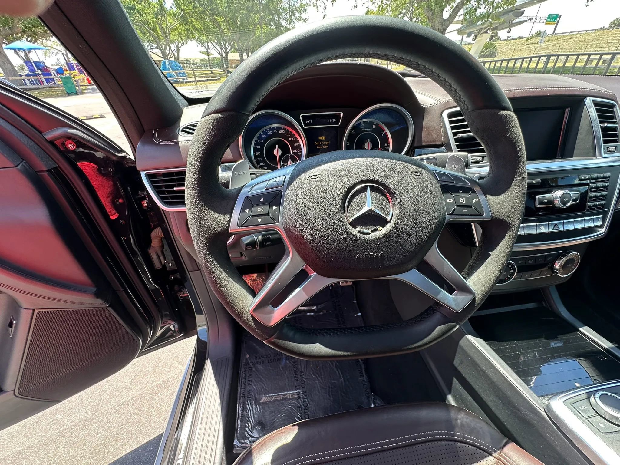 Used 2012 Mercedes-Benz ML 63 AMG 4MATIC w/ AMG Performance Pkg image 43