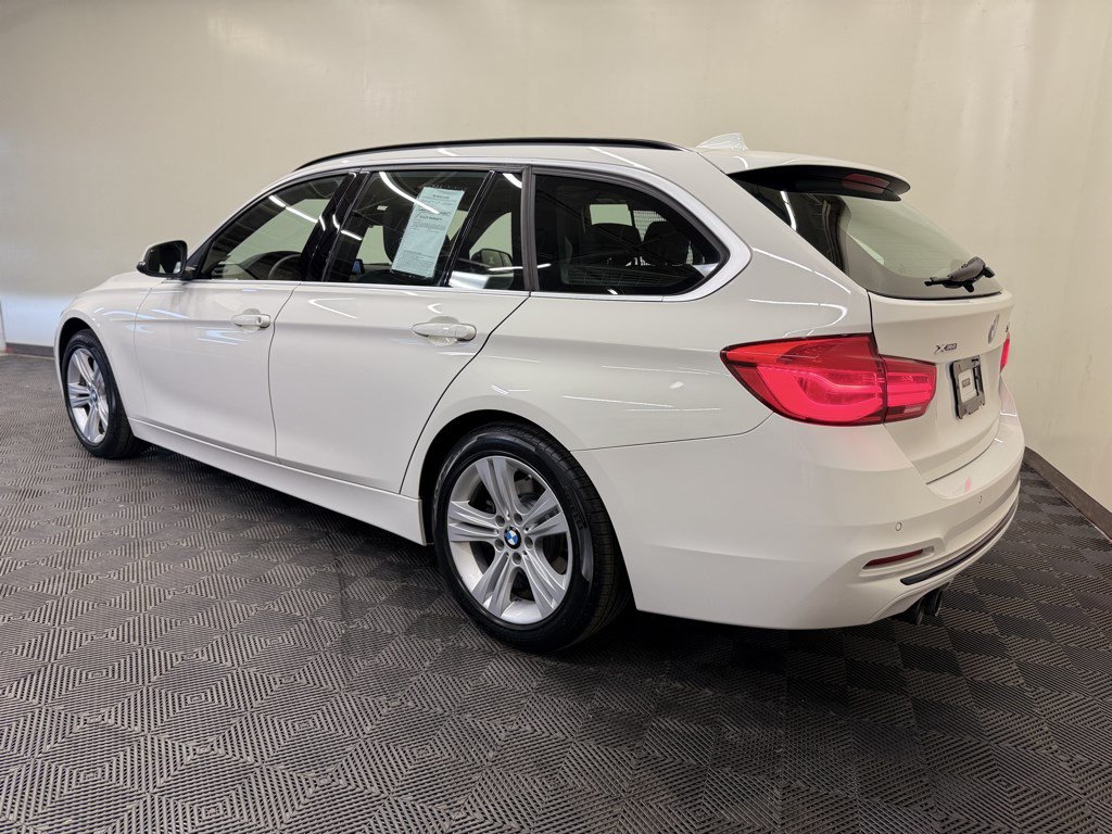 Used 2018 BMW 330i xDrive Wagon AWD/4WD image 3