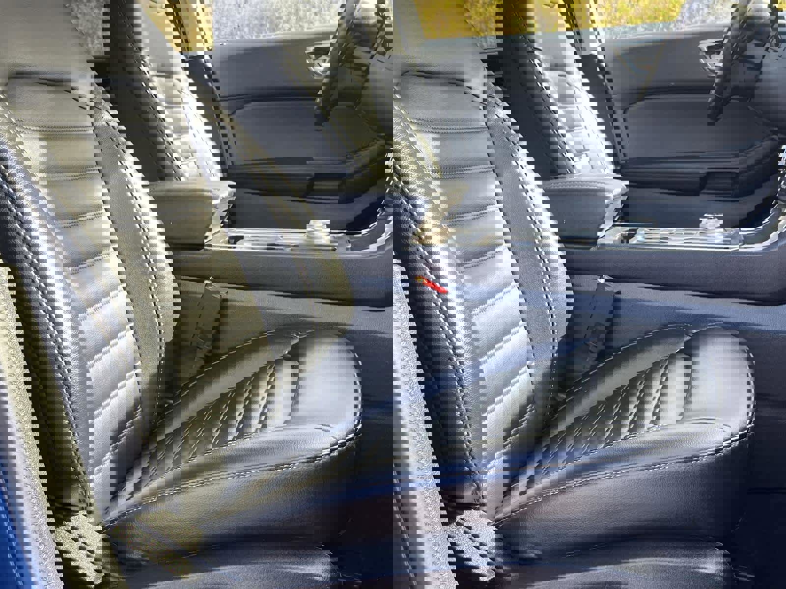 Used 2023 Ford Edge SEL image 17