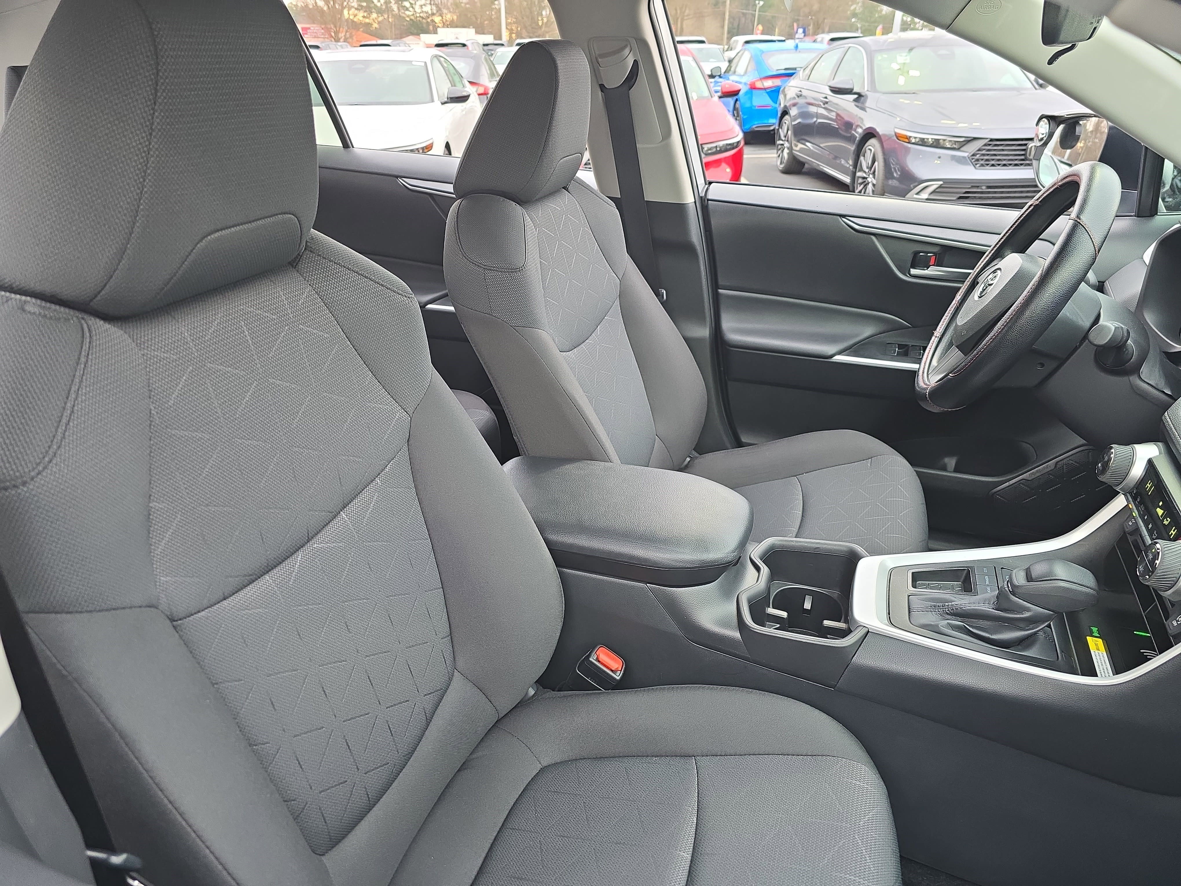 Used 2025 Toyota RAV4 XLE image 10