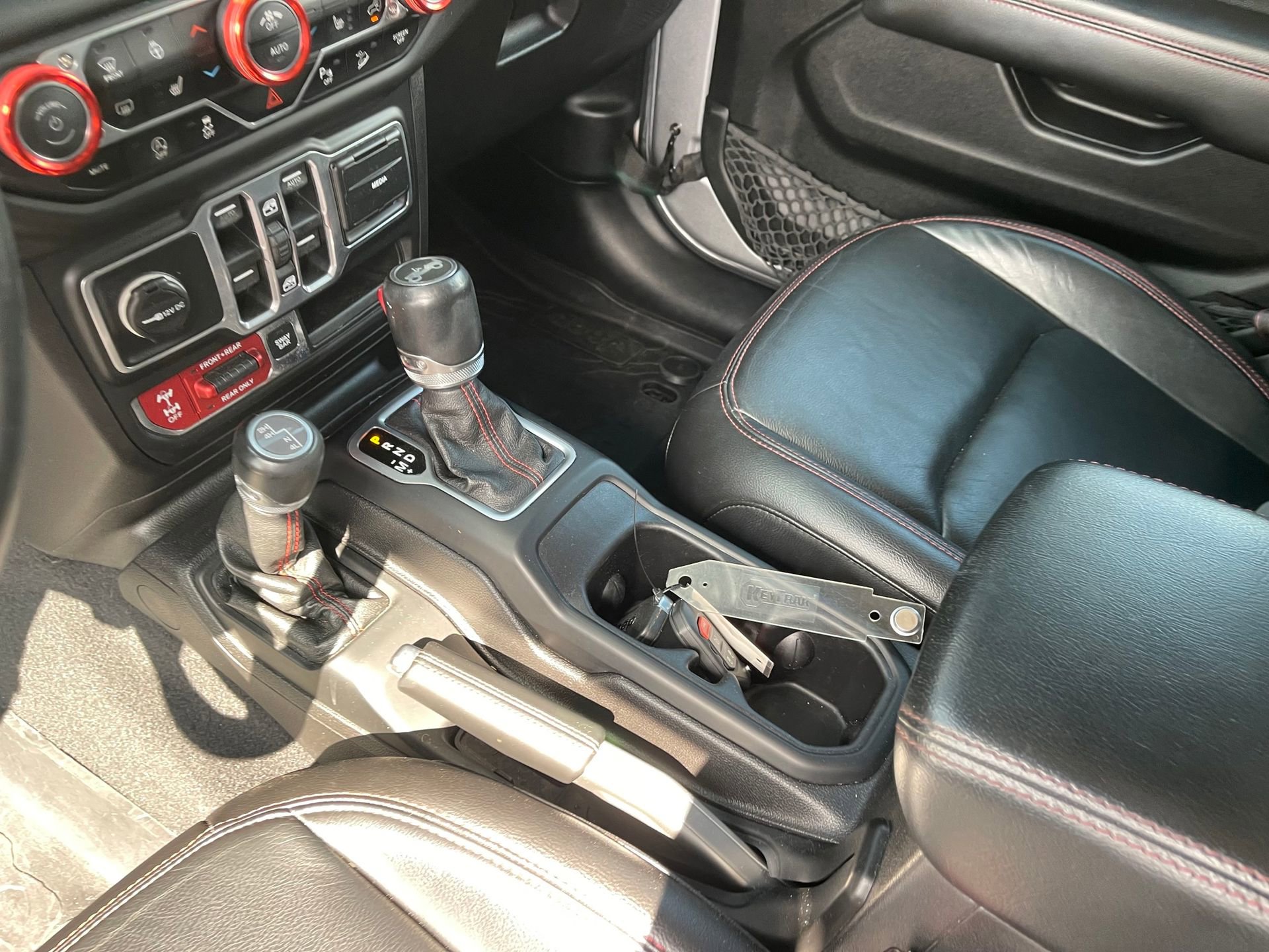 Used 2018 Jeep Wrangler Unlimited Rubicon w/ Dual Top Group image 18