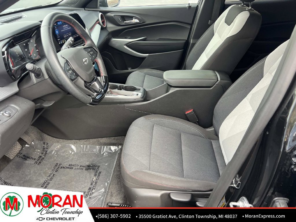 Certified 2025 Chevrolet Trax RS w/ Driver Confidence Package FWD image 17