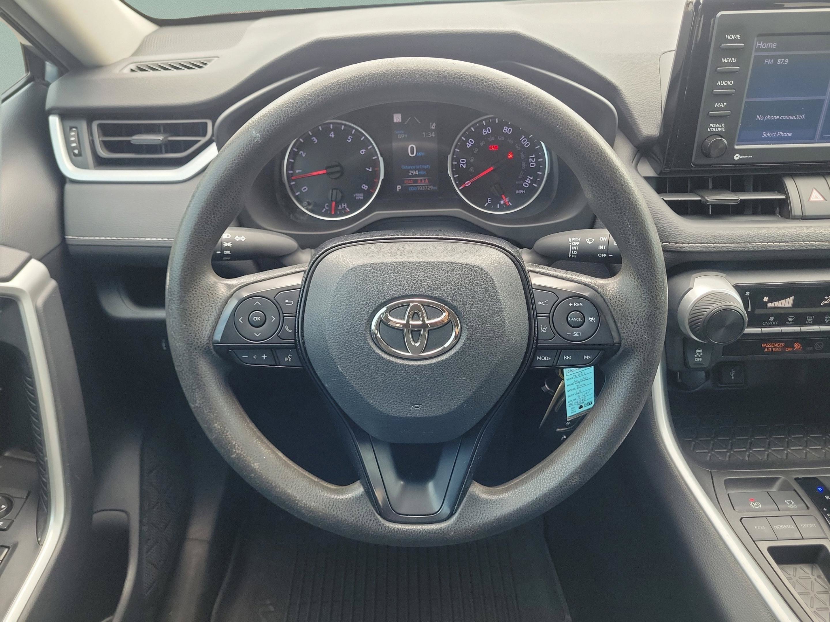 Used 2021 Toyota RAV4 LE FWD image 12