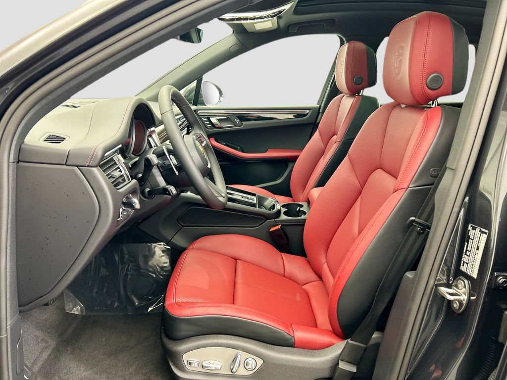 Used 2026 Porsche Macan AWD/4WD image 5
