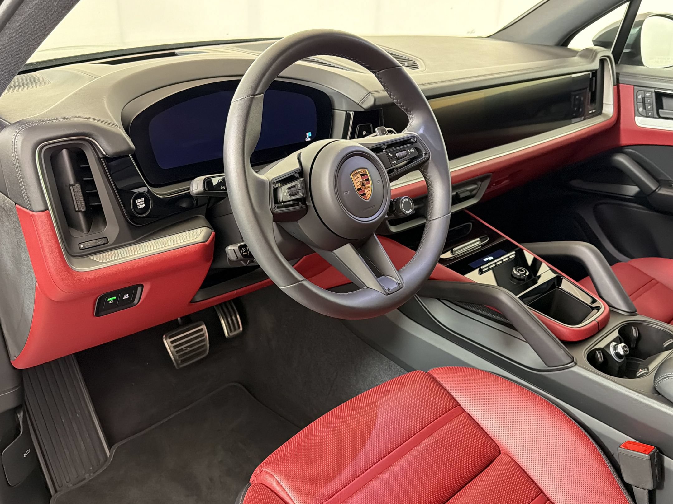 Certified 2025 Porsche Cayenne S AWD/4WD image 4