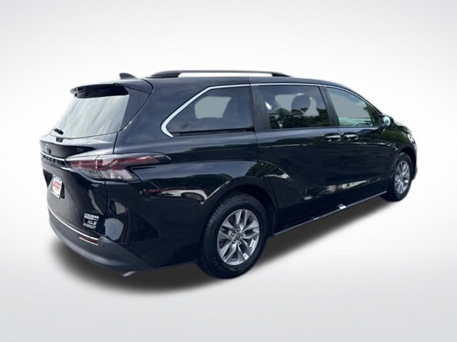 Used 2023 Toyota Sienna XLE FWD image 8