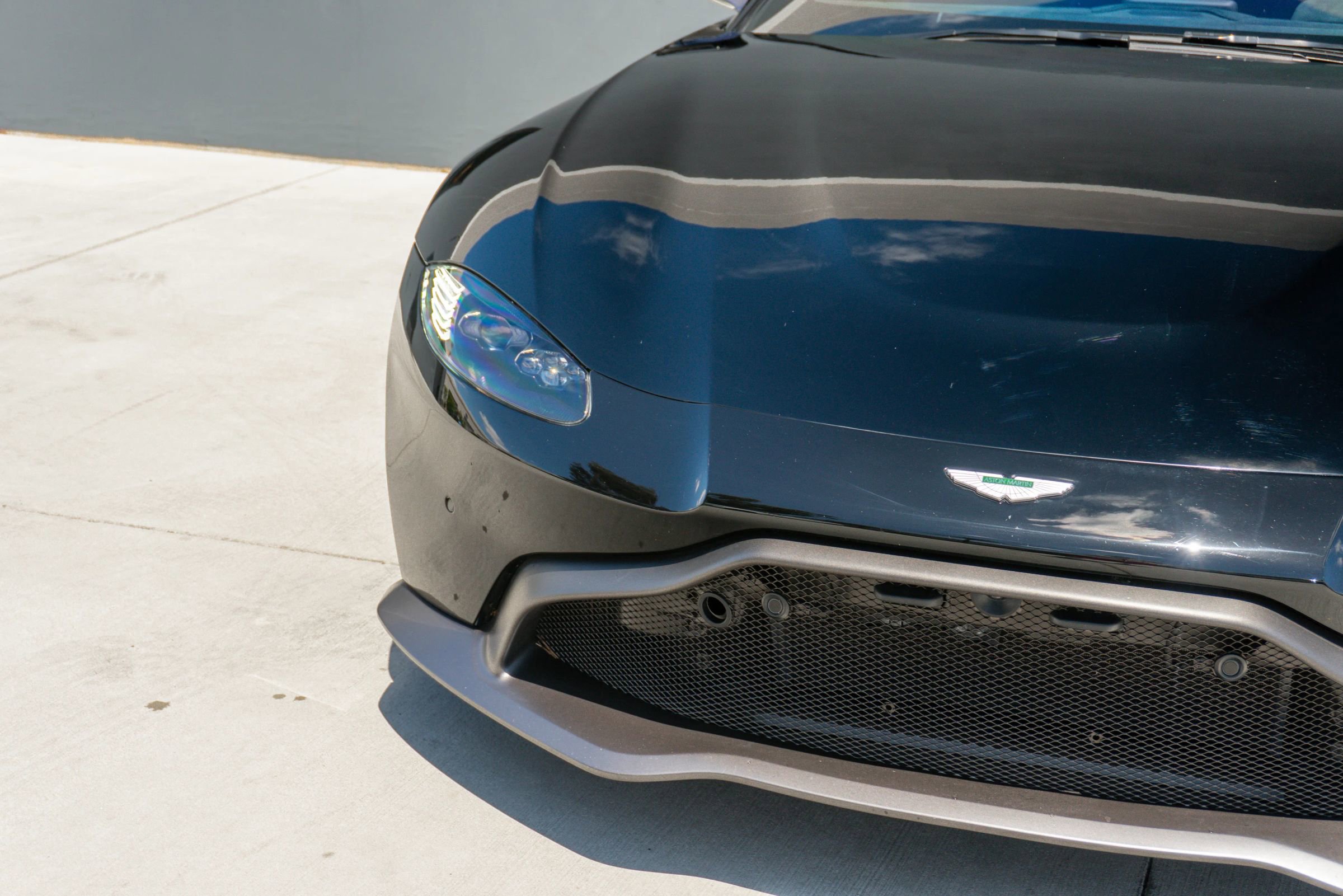 Used 2020 Aston Martin V8 Vantage Coupe RWD image 26