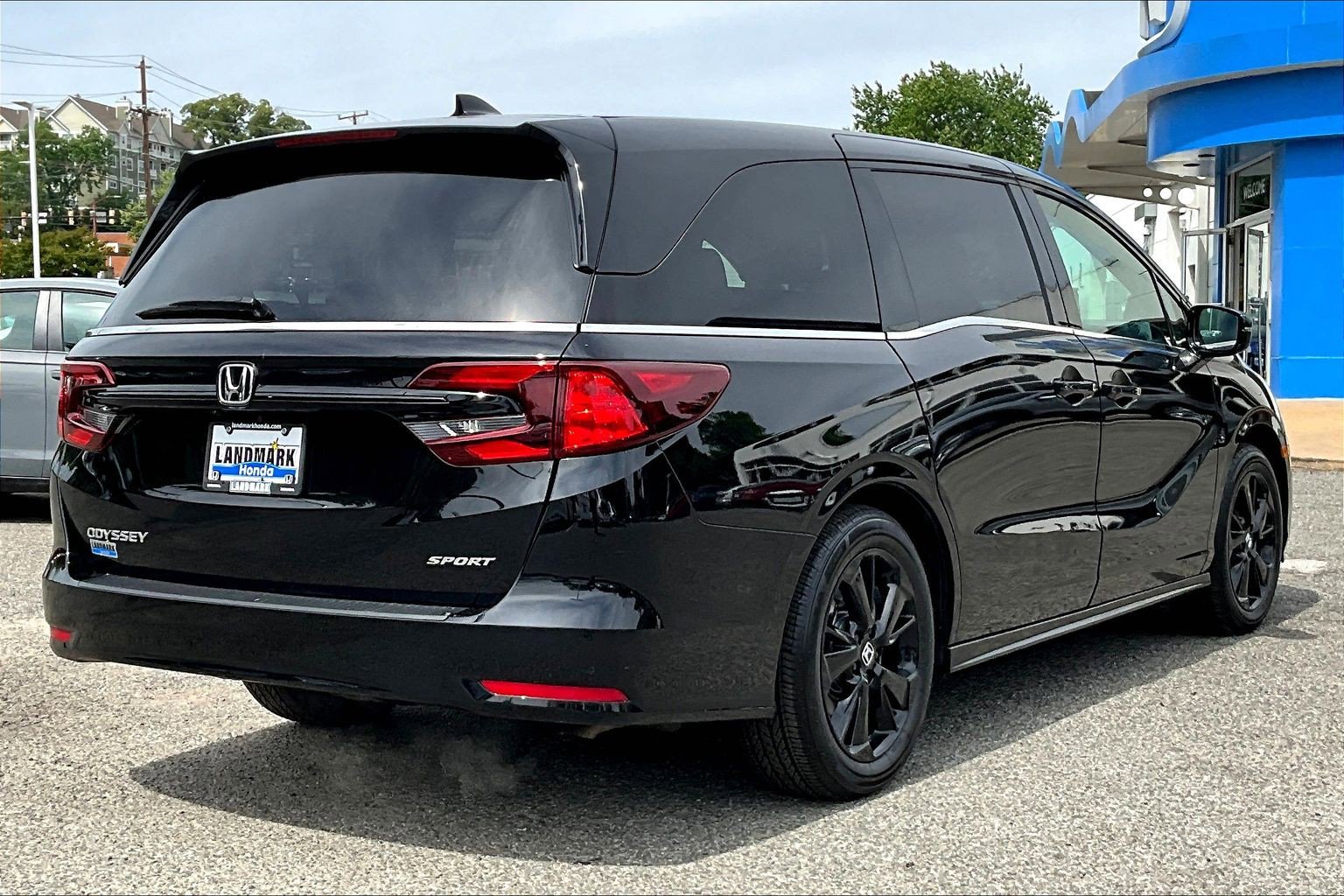 Used 2023 Honda Odyssey Sport image 2
