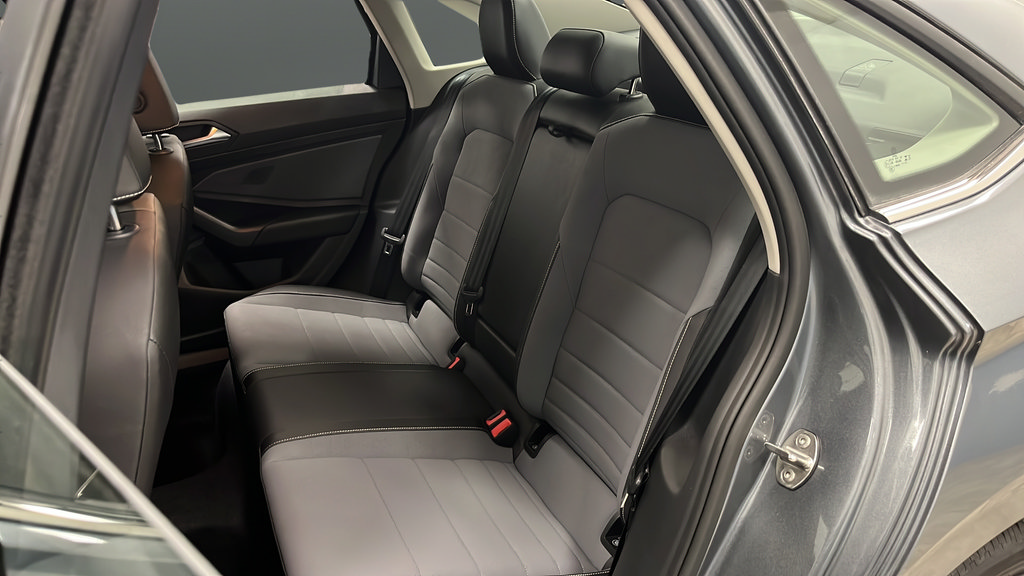 Used 2025 Volkswagen Jetta SE w/ Sunroof Package FWD image 23
