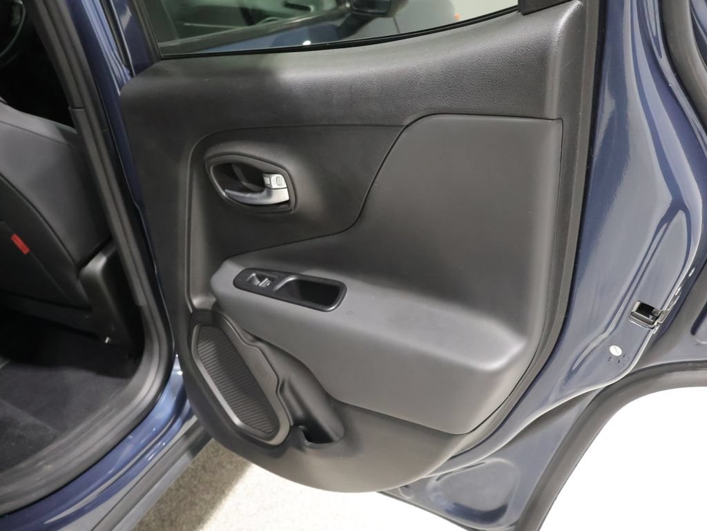 Used 2022 Jeep Renegade Trailhawk AWD/4WD image 22