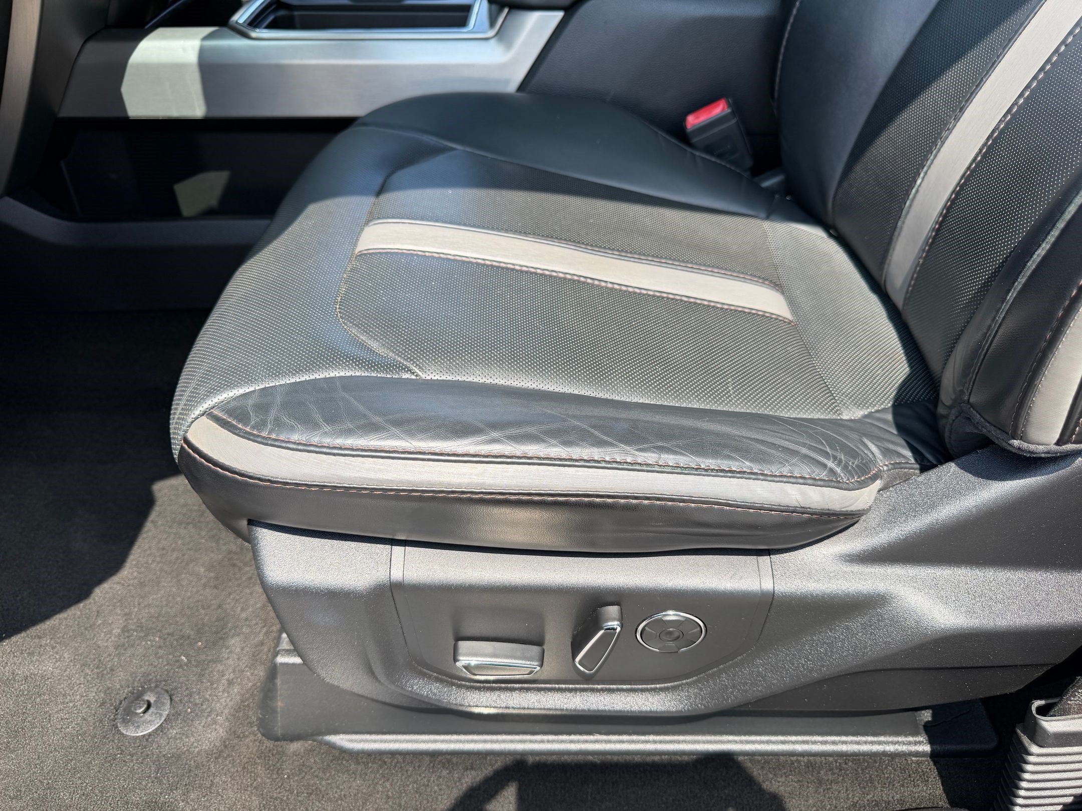 Used 2018 Ford F250 Platinum w/ Platinum Ultimate Package AWD/4WD image 14