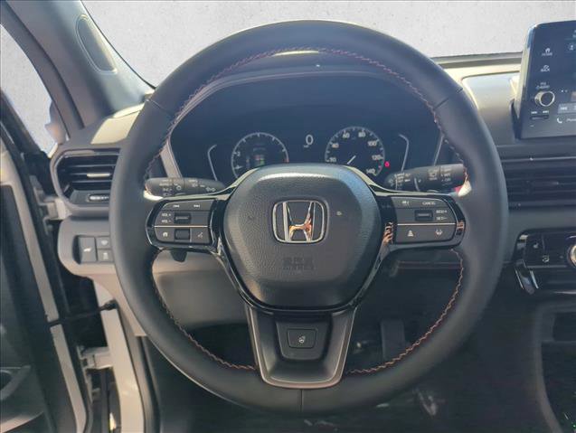 Used 2025 Honda Pilot TrailSport image 4