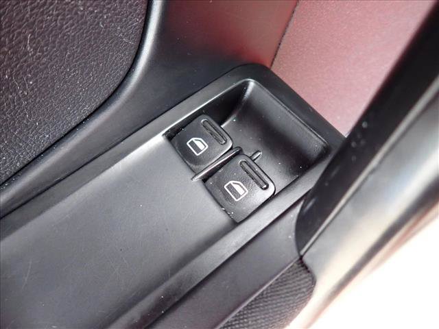 Used 2018 Volkswagen Beetle 2.0T S w/ Style & Comfort Package For S FWD image 11