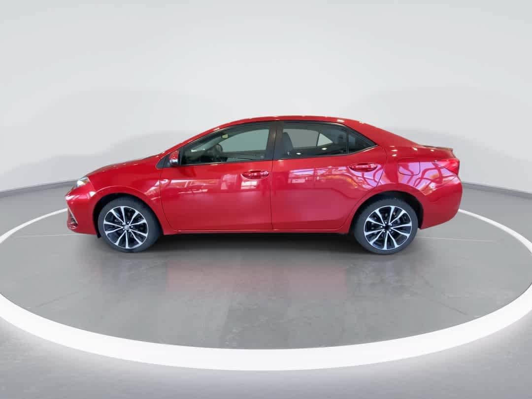 Used 2017 Toyota Corolla SE w/ SE Premium Package FWD image 5