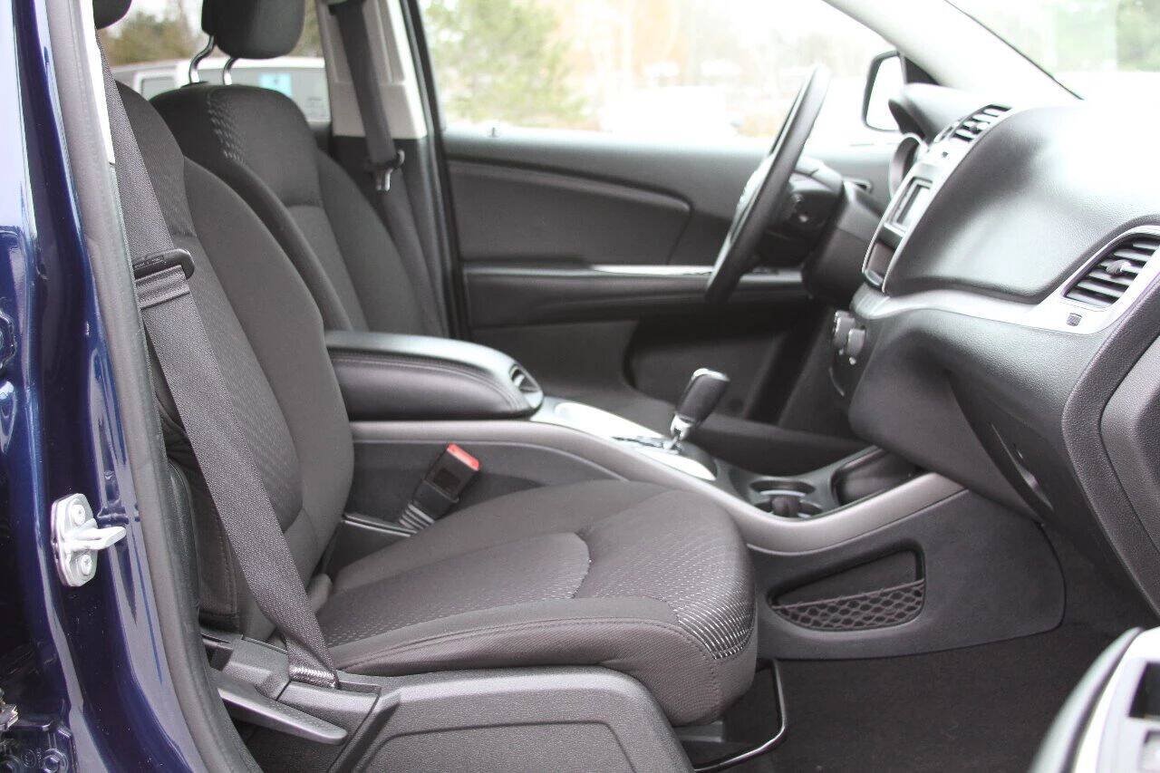 Used 2017 Dodge Journey SXT w/ Comfort/Convenience Group AWD/4WD image 10