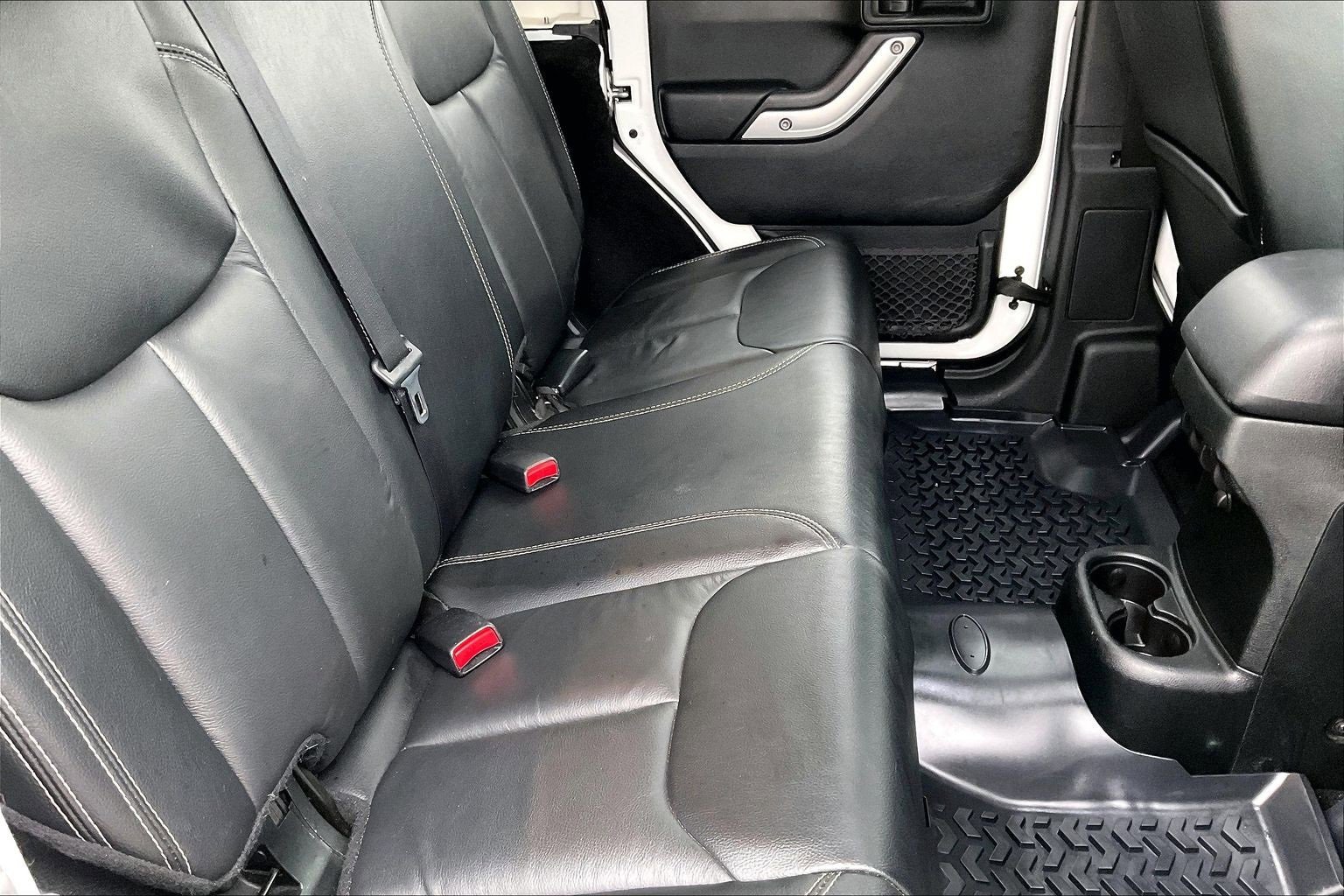 Used 2018 Jeep Wrangler Unlimited Rubicon w/ Cold Weather Group image 17