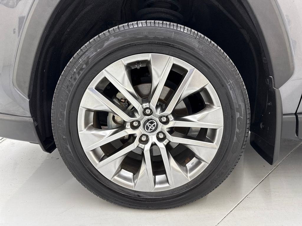 Used 2021 Toyota RAV4 XLE Premium image 9