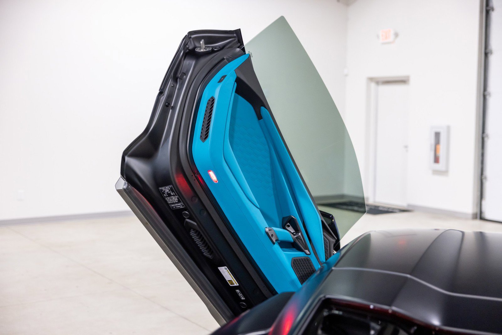 Used 2025 Lamborghini Revuelto image 34