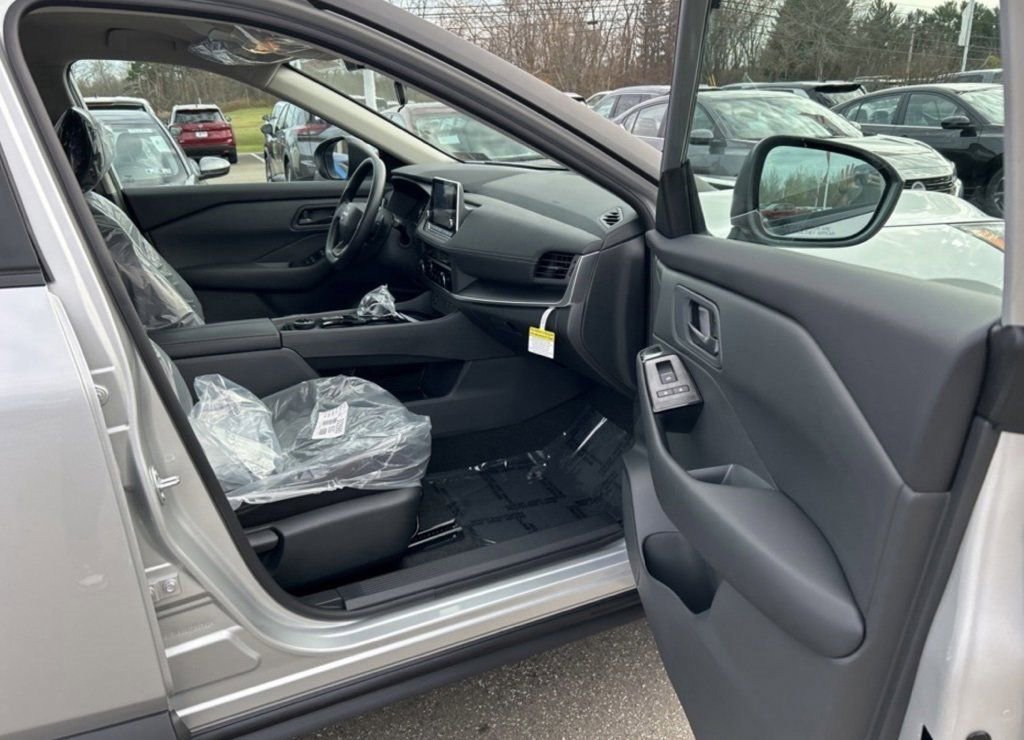 Certified 2025 Nissan Rogue S image 25