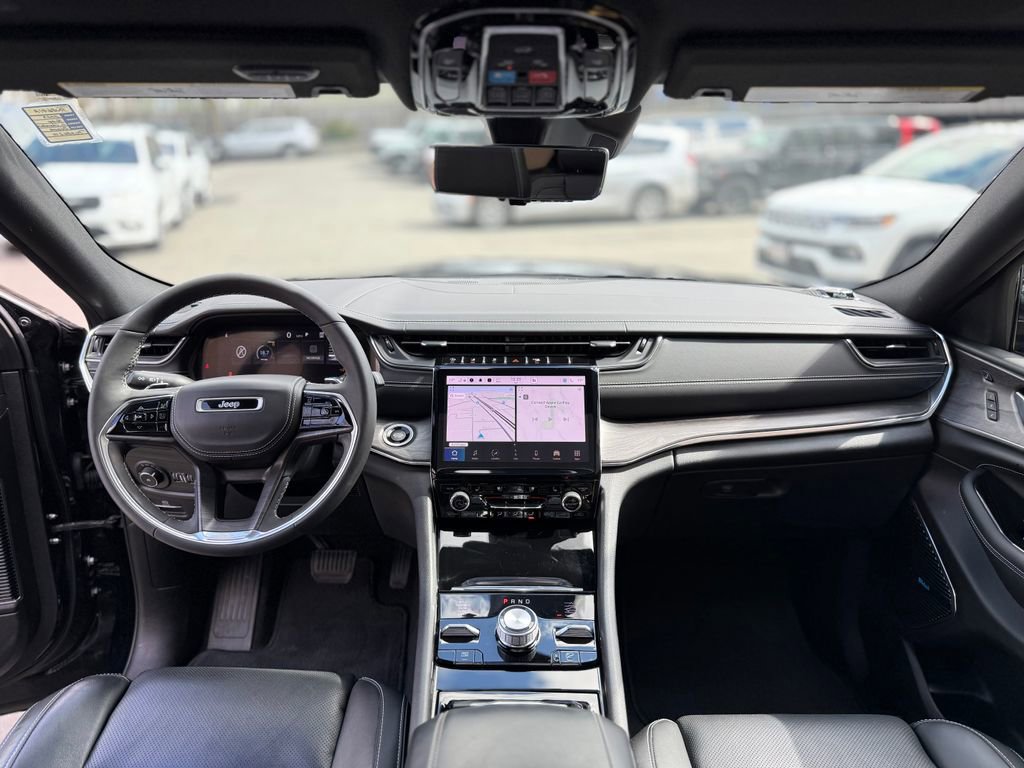 Used 2023 Jeep Grand Cherokee Overland w/ Luxury Tech Group IV AWD/4WD image 13