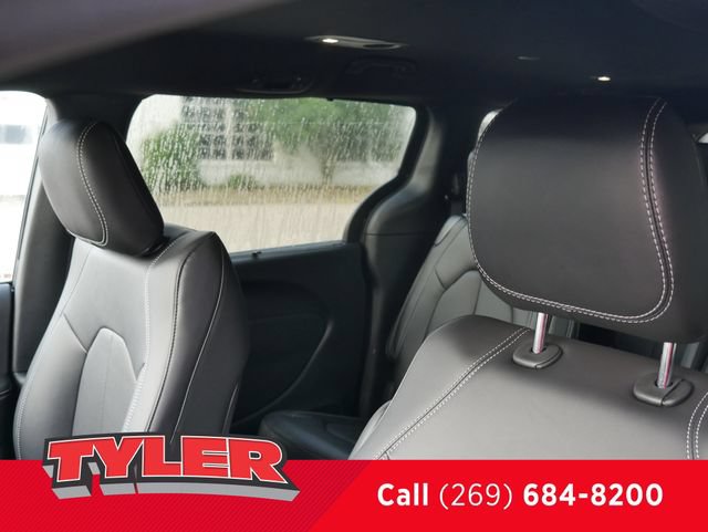 New 2027 Chrysler Pacifica Select FWD image 37