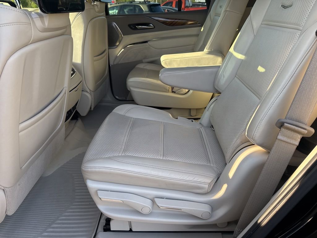 Used 2021 Cadillac Escalade Premium Luxury Platinum AWD/4WD image 17