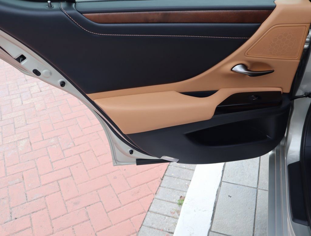 Used 2022 Lexus ES 350 w/ Premium Package image 18