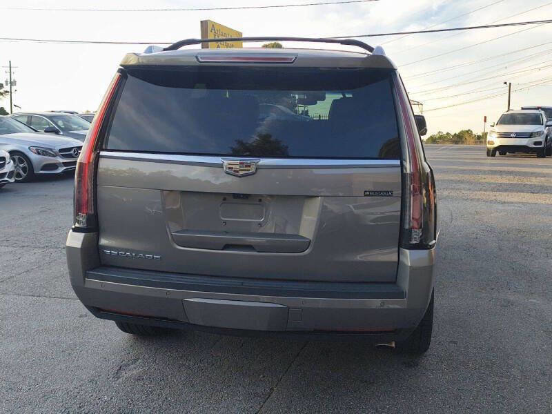 Used 2018 Cadillac Escalade Luxury image 5