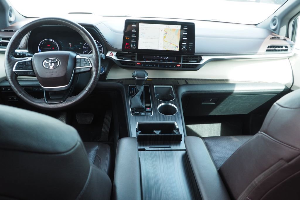 Used 2023 Toyota Sienna Platinum image 17