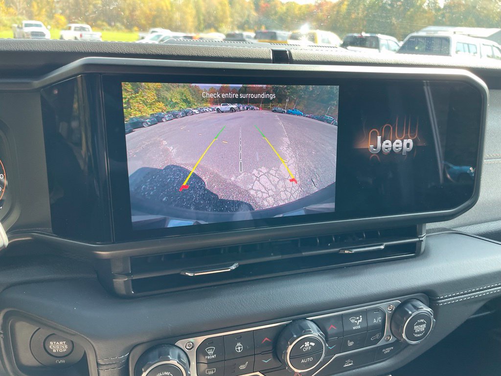 Used 2026 Jeep Wrangler Unlimited Sahara AWD/4WD image 19